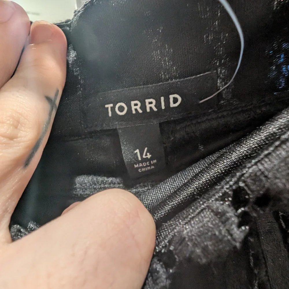 Torrid Black A-Line Skirt Size 14 - Picture 6 of 7